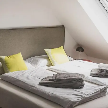Brigg & Schoner Apartment